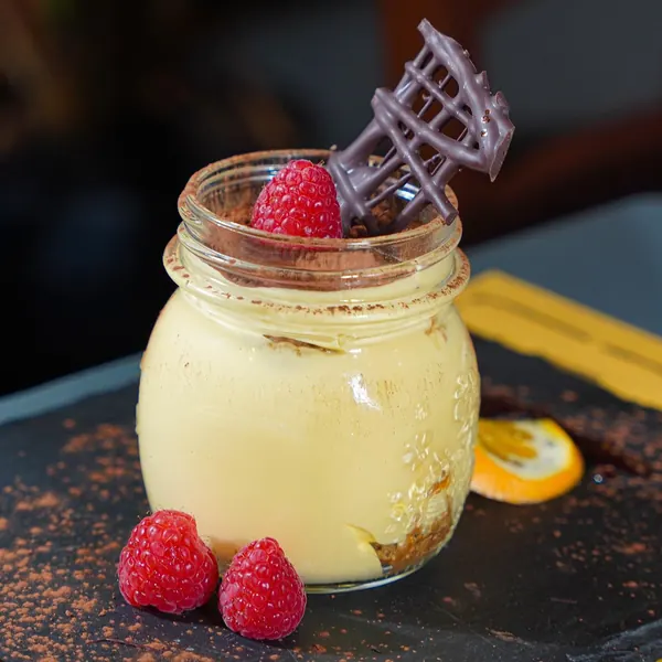 Tiramisù in vasetto con lamponi – Locanda degli Scaligeri, Verona