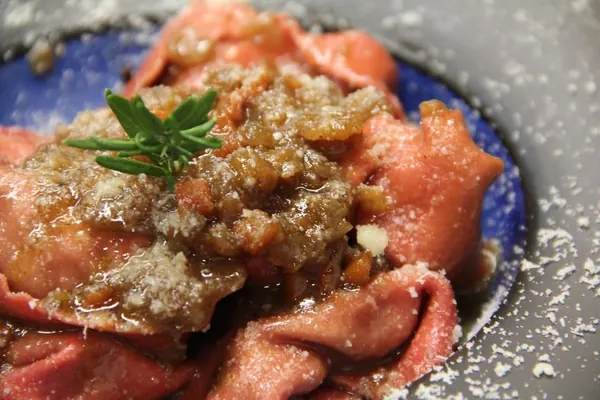 Tortelli all'Amarone con ragù – Locanda degli Scaligeri, Verona